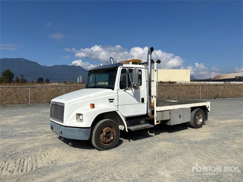 Camion plateau Freightliner FL 60 — occasion 2002