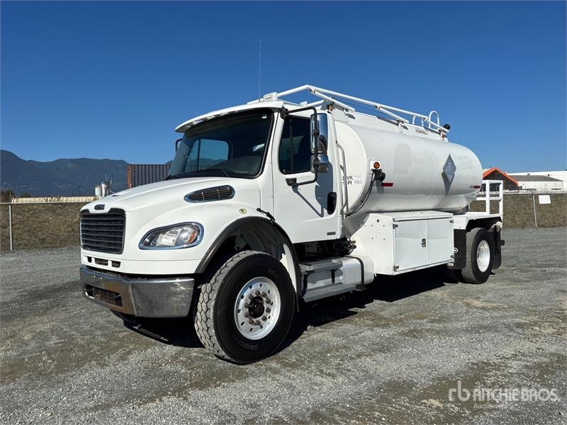 Camion citerne Freightliner M2 106 — occasion 2009