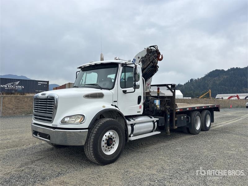 Camion plateau grue Freightliner M2112 — occasion 2005