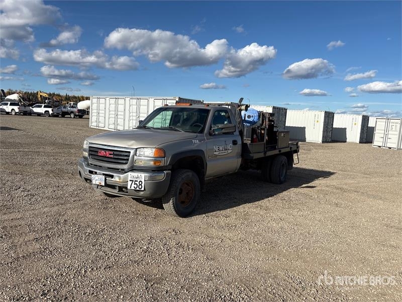 Camion plateau GMC Sierra 3500 4x4 Flatbed — occasion 2006, 2 280 h