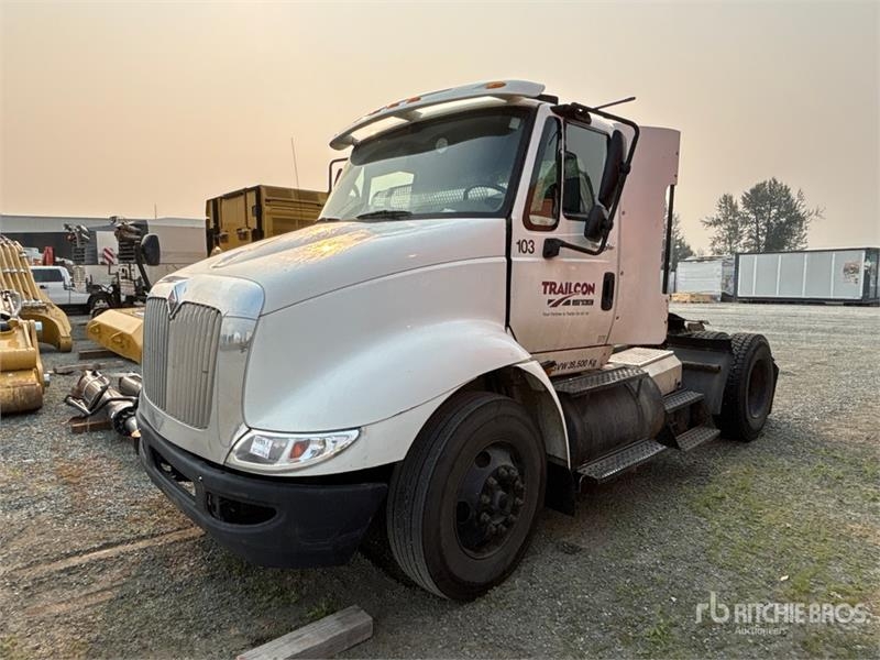 Tracteur routier International 8600 — occasion 2010