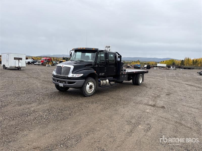 Camion plateau International DuraStar 4300 4x2 Crew Cab Flatbed — occasion 2019