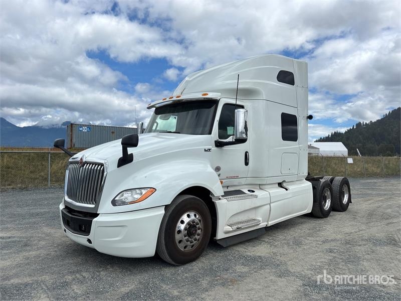 International LT625