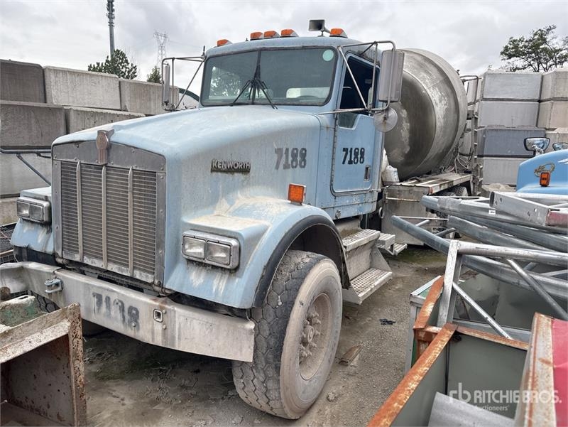 Kenworth W900