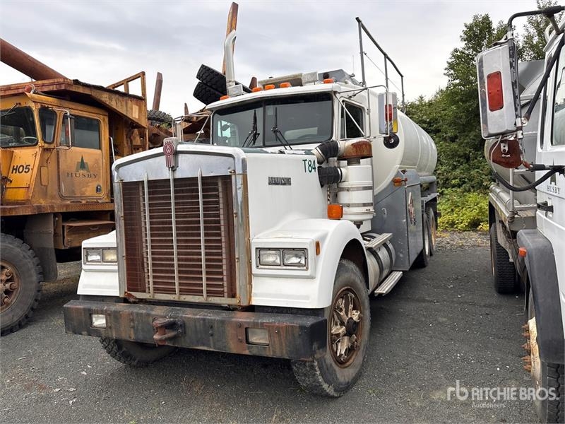 Kenworth W900B 18600 L 6x4 Fuel Truck