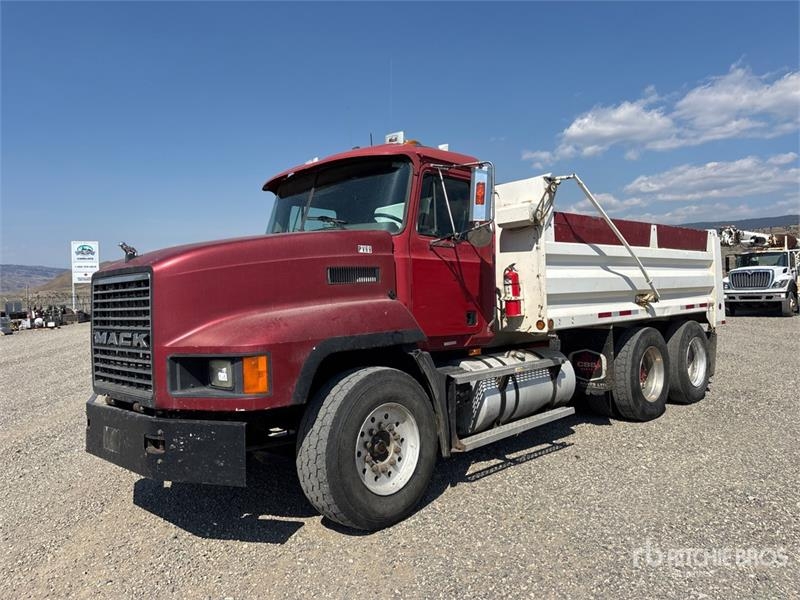 Mack CH613