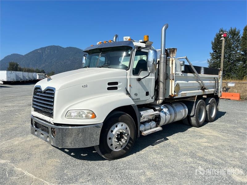 Mack CXU613