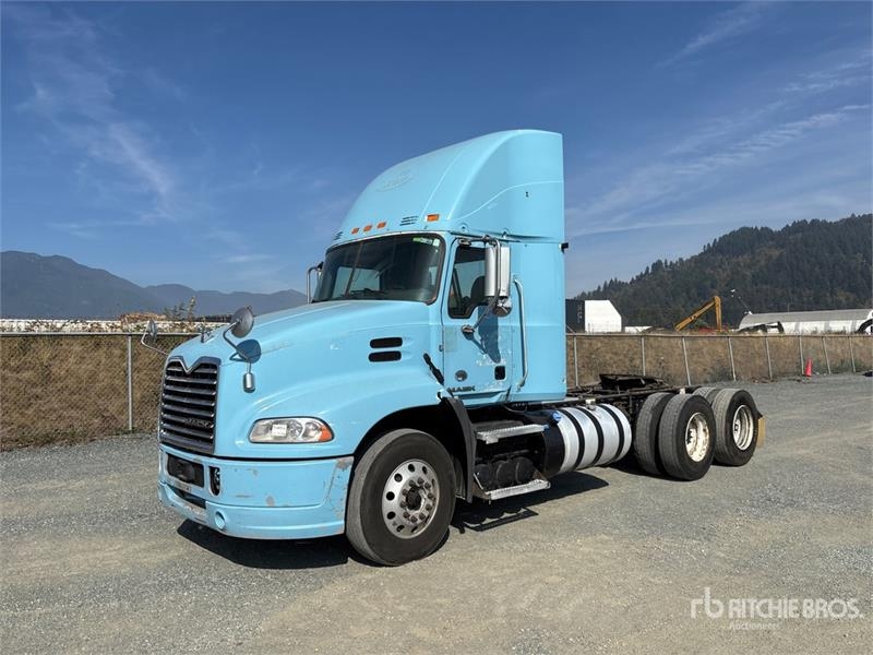 Tracteur routier Mack CXU613 — occasion 2015