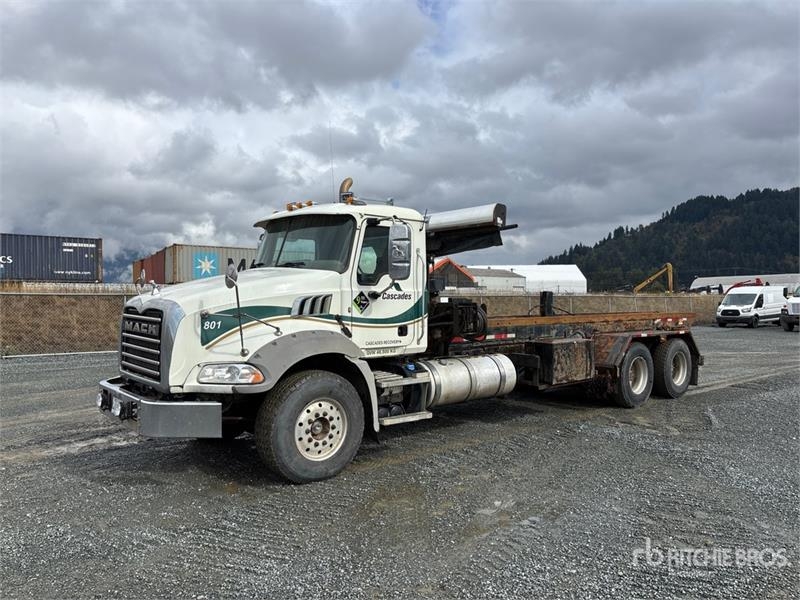 Camion multibenne Mack GU813 — occasion 2015