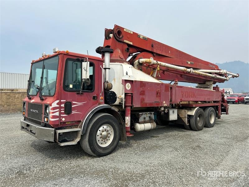 Camion malaxeur Mack MR688S — occasion 2007