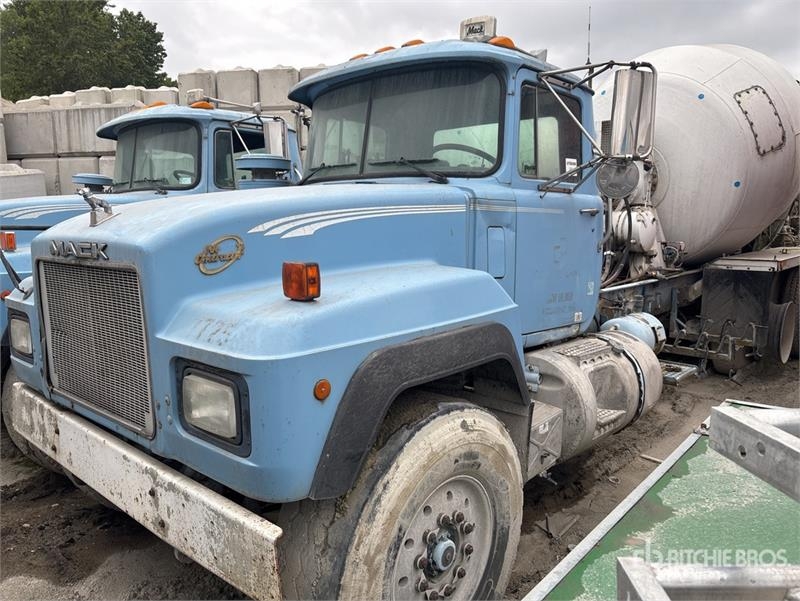 Mack RD688S