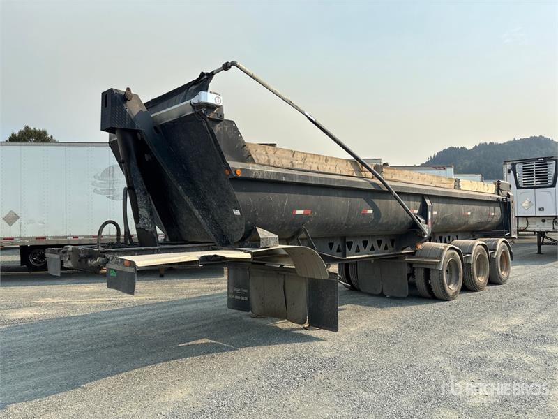 Midland 32 ft Tri/A End Dump Trailer