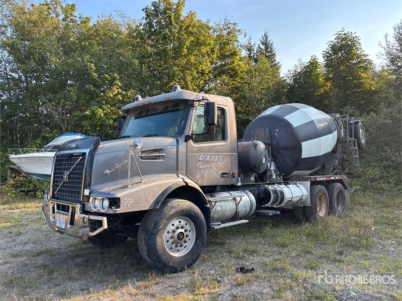 Volvo VE D12-395 8x4 Mixer Truck (Inoperable)