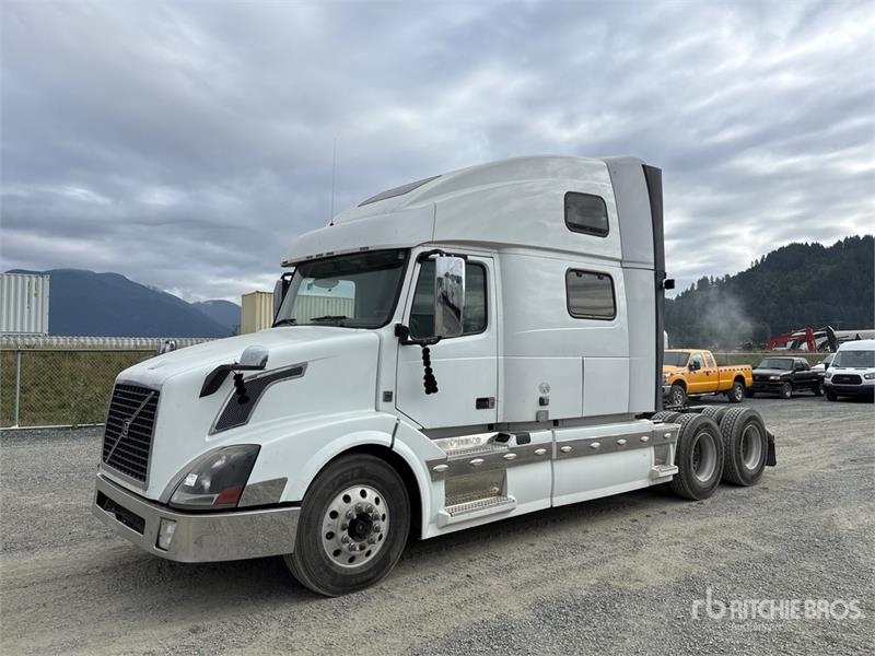 Tracteur routier Volvo VNL — occasion 2012