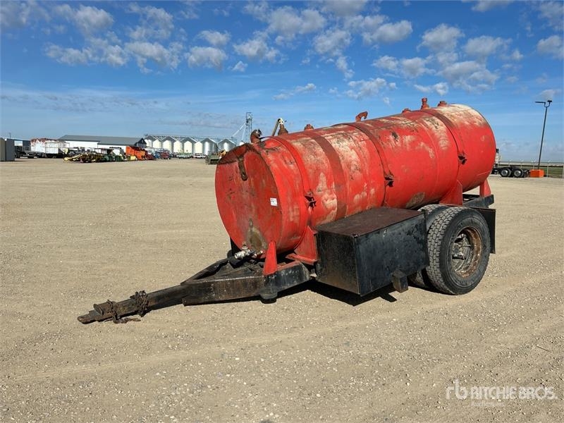 1000 gallon S/A Water Tank Trailer