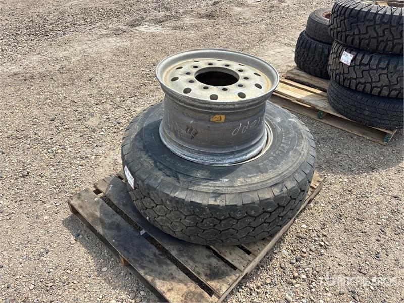 385/65R22.5 Tire and Wheels