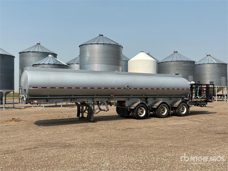 Advance 10000 gal Tri/A Water Tank Trailer