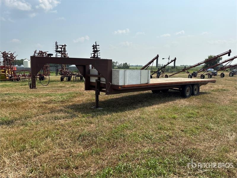 Bobco 26 ft T/A Gooseneck Equipment Trailer