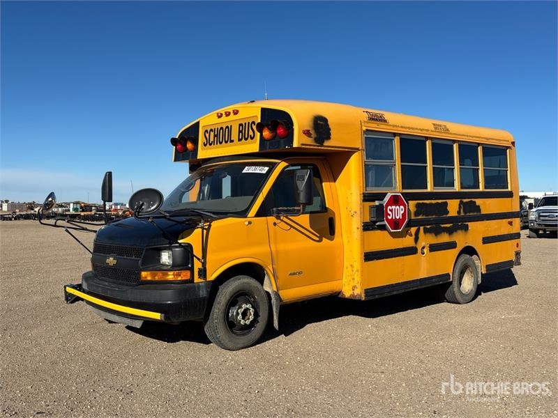 Minibus Chevrolet Express G4500 4x2 10-Seat School Bus — occasion 2011