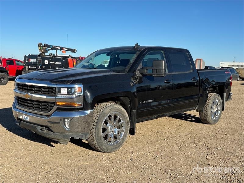 Fourgon utilitaire Chevrolet Silverado 1500 LT 4x4 Crew Cab Hybrid Pickup — occasion 2018