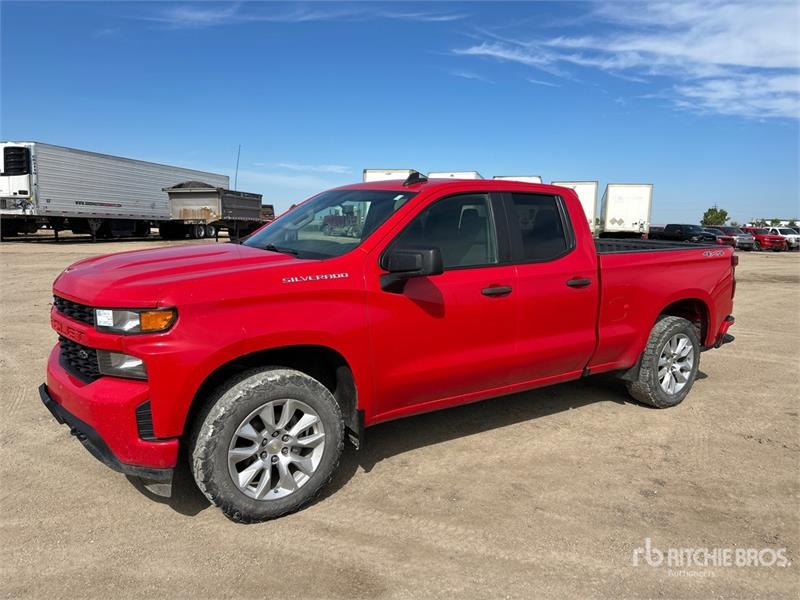 Fourgon utilitaire Chevrolet Silverado 1500 Custom 4x4 Extended Cab Pickup — occasion 2021