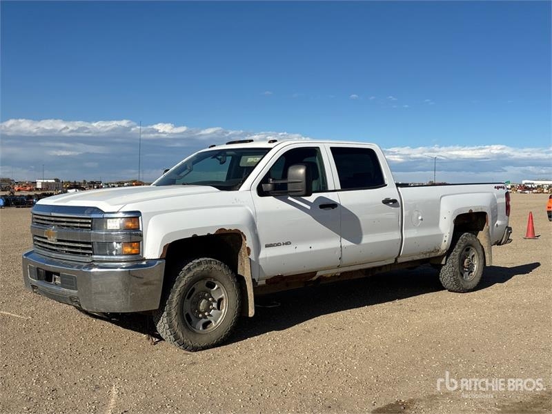 Fourgon utilitaire Chevrolet Silverado 2500 4x4 Crew Cab Pickup — occasion 2015