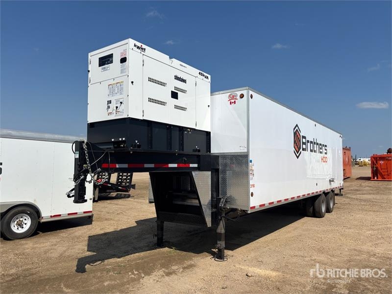 CJay 30 ft T/A Gooseneck Mud Mixing Enclosed Trail