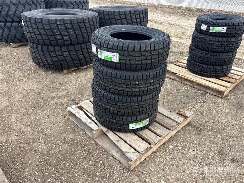 Crosswind of (4) Crosswind LT265/70R17 Tires (Unus