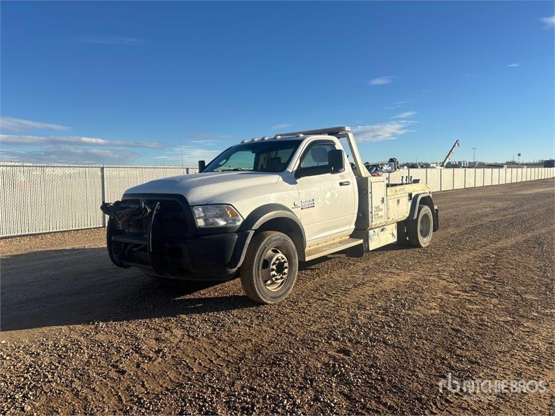 Camion de dépannage Dodge Ram 5500 — occasion 2015