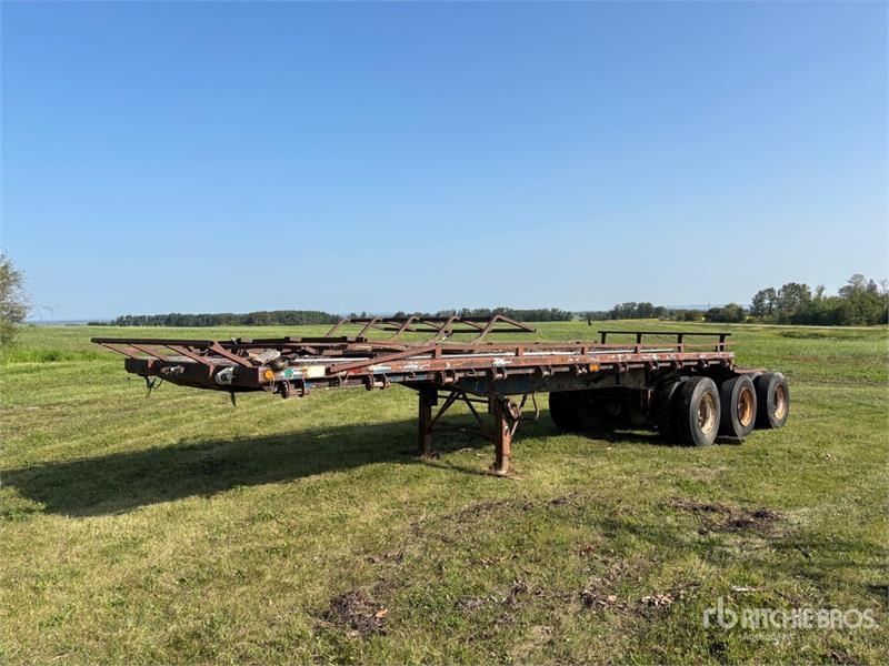 Doepker 28 ft Tri/A Super B-Train Lead Flatbed Trailer