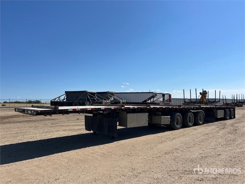 Doepker 32 ft Super B-Train Lead Flatbed Trailer