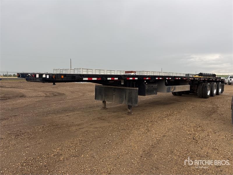 Doepker 49 ft Tri/A Flatbed Trailer