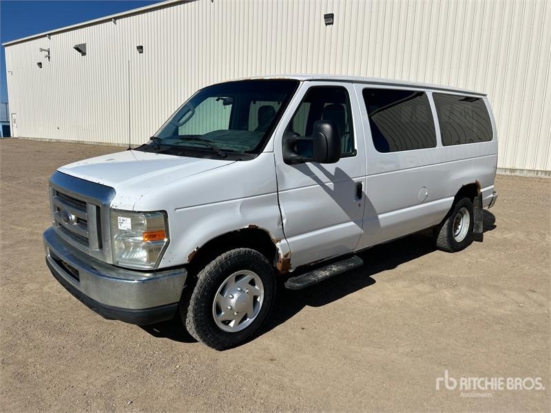 Fourgon utilitaire Ford E-350 XLT 11 Passenger Van — occasion 2009