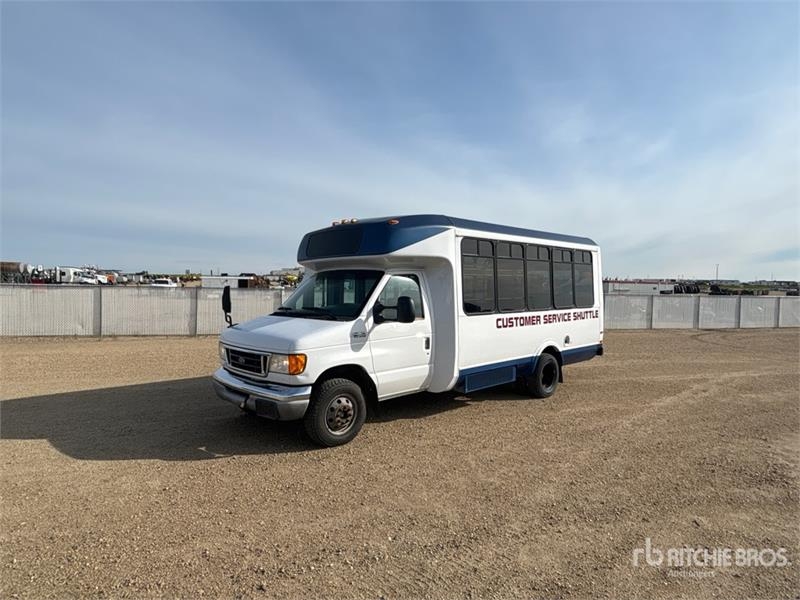 Ford E-450 Econoline