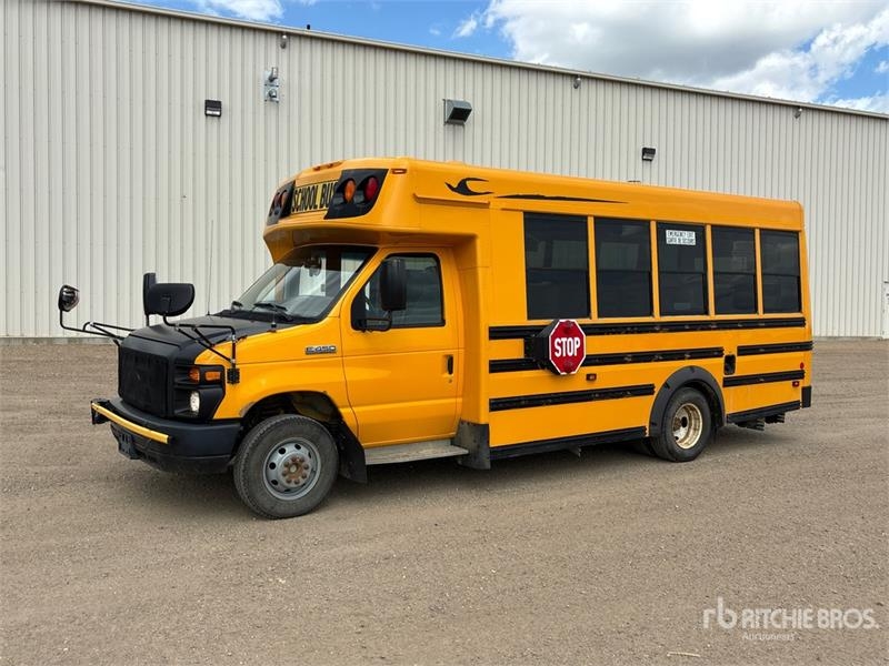 Ford E-450 Super Duty