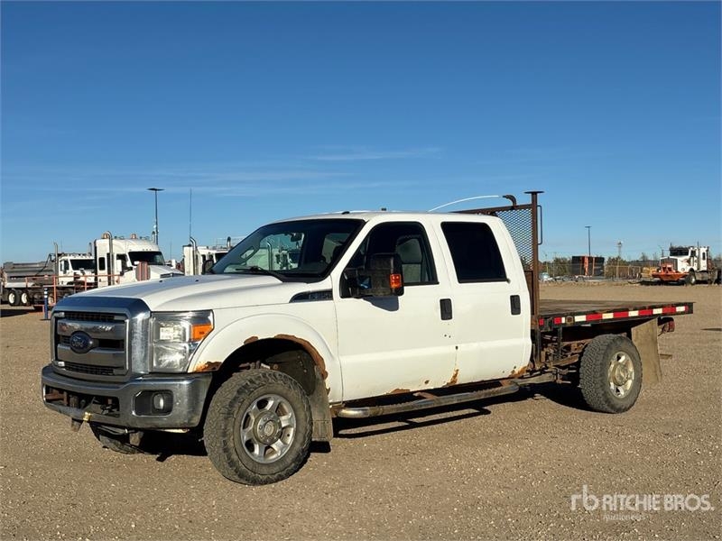 Camion plateau Ford F-350 — occasion 2013