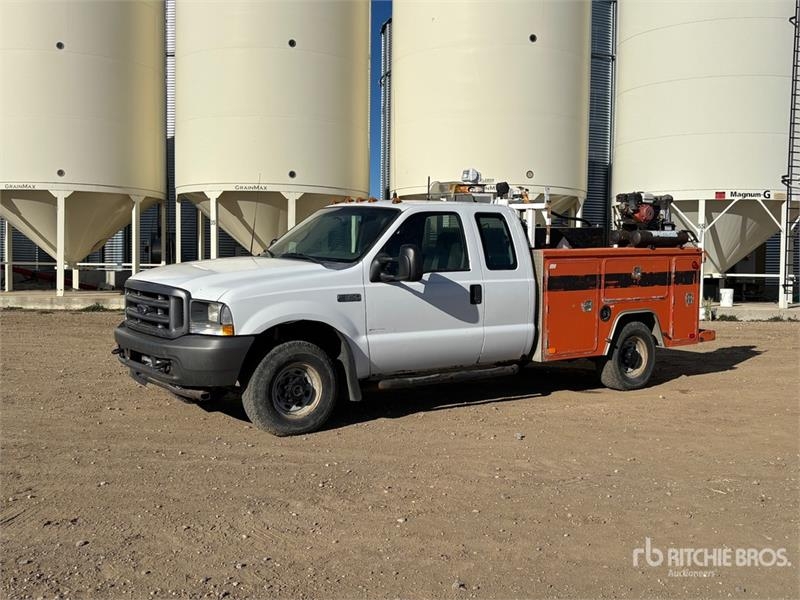 Camion municipal Ford F-350 4x2 Extended Cab Service — occasion 2002