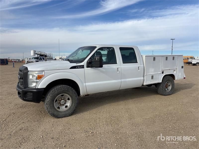 Utilitaire benne Ford F-350 4x4 Crew Cab Utility — occasion 2016
