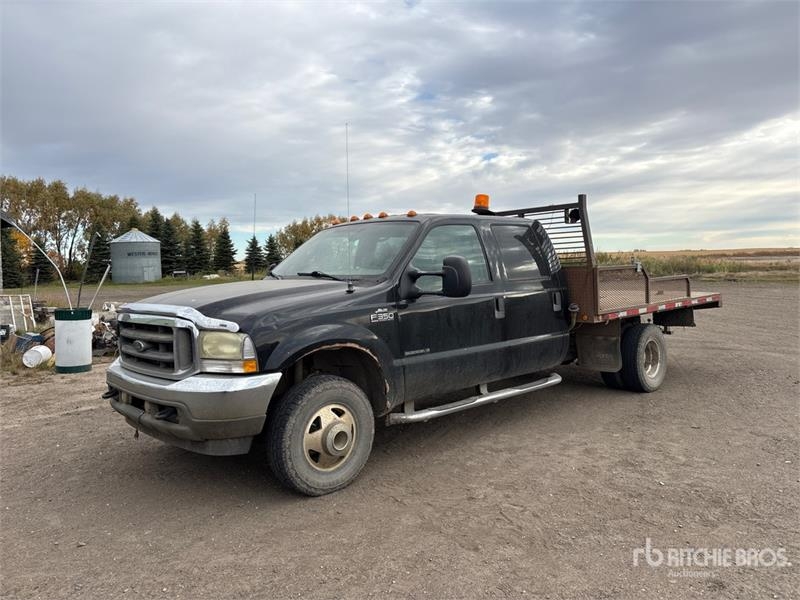 Fourgon utilitaire Ford F-350 Lariat 4x4 Crew Cab Pickup (Inoperable) — occasion 2003