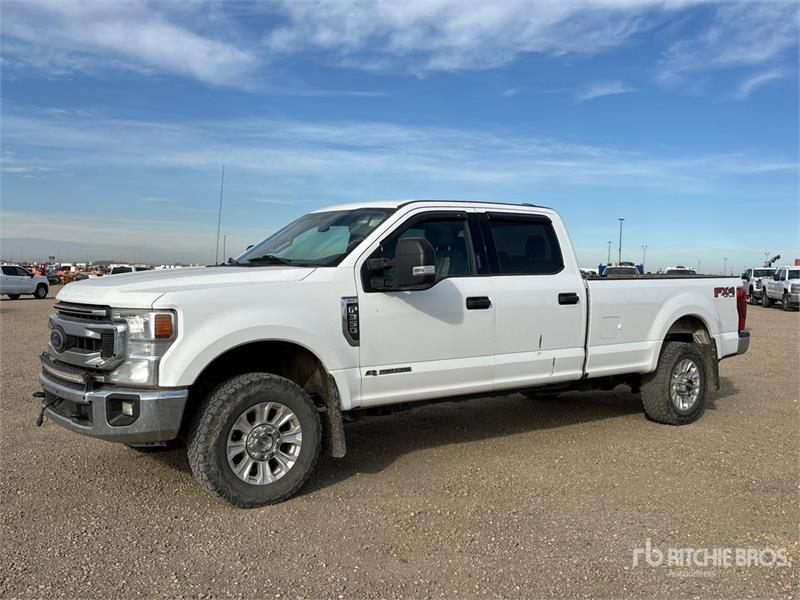 Fourgon utilitaire Ford F-350 XLT 4x4 Crew Cab Pickup — occasion 2021