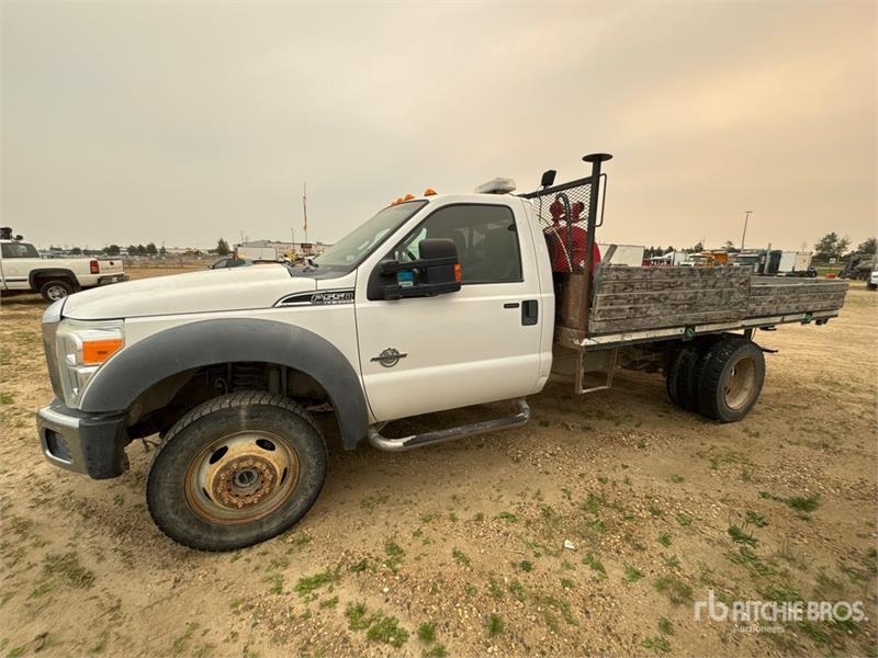 Camion plateau Ford F-550 — occasion 2012