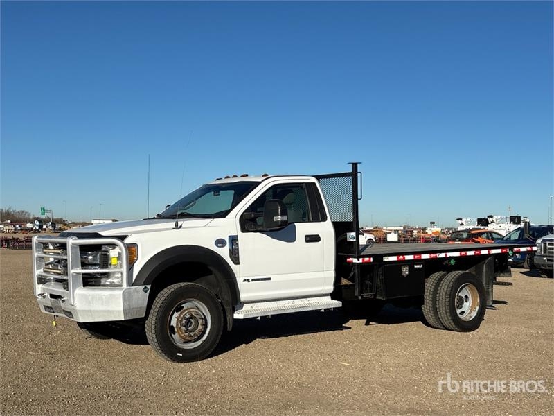 Camion plateau Ford F-550 — occasion 2017