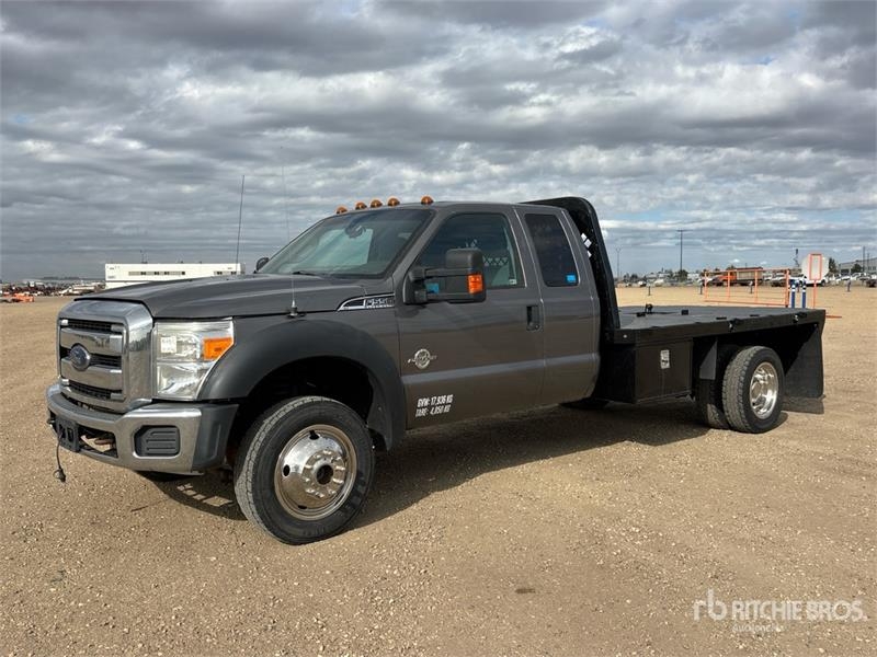 Camion plateau Ford F-550 — occasion 2013