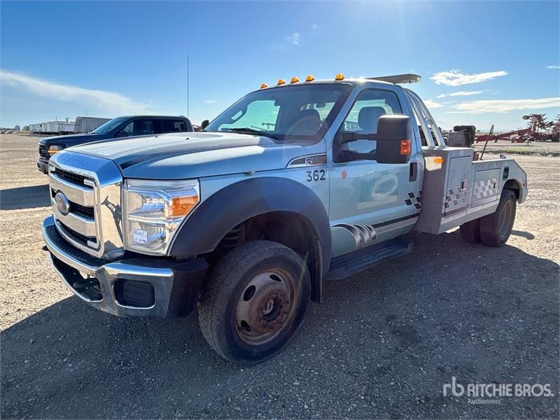 Camion de dépannage Ford F-550 XLT 4x4 Tow (Inoperable) — occasion 2016