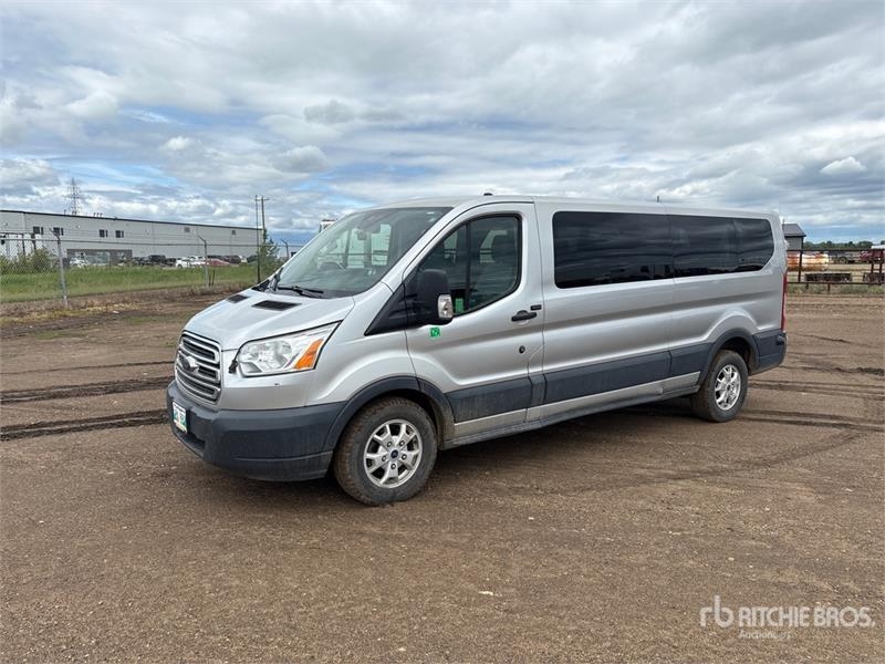 Fourgon utilitaire Ford Transit 350 XLT 11 Passenger Van — occasion 2015
