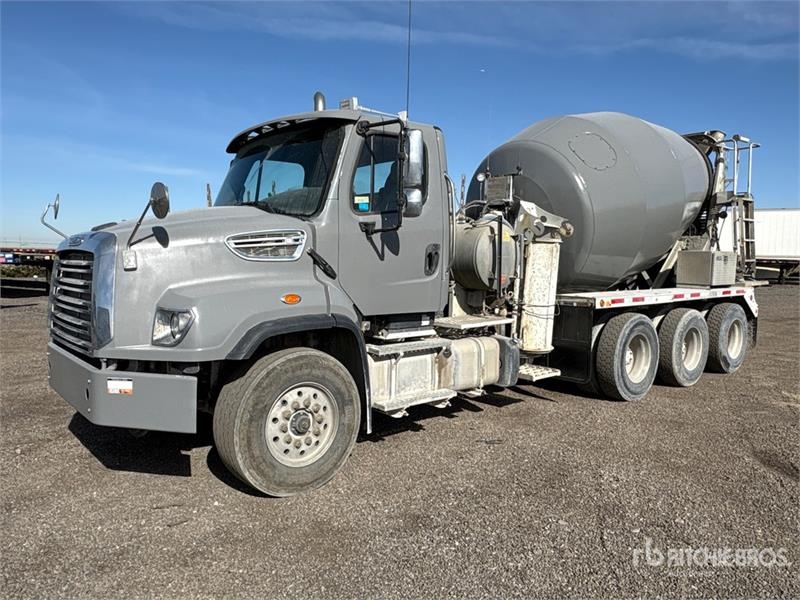 Camion malaxeur Freightliner 114SD 8x6 Mixer — occasion 2013