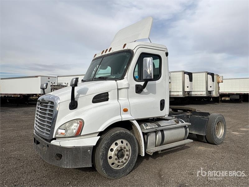 Tracteur routier Freightliner Cascadia 4x2 S/A Day Cab — occasion 2013