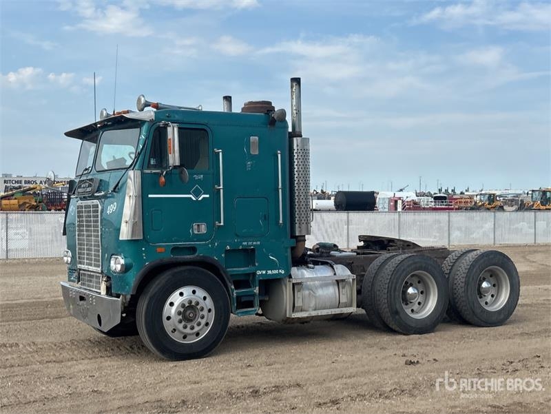 Freightliner T8664T 6x4 T/A Cabover w/ Sleeper