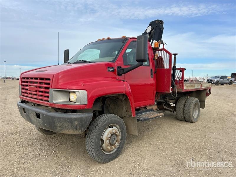 Camion plateau grue GMC C5500 4x4 — occasion 2006