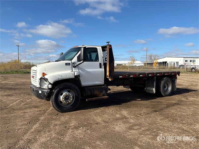 Camion plateau GMC C6500 — occasion 2003